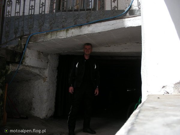 Dzień-9 / Przytulny garaż